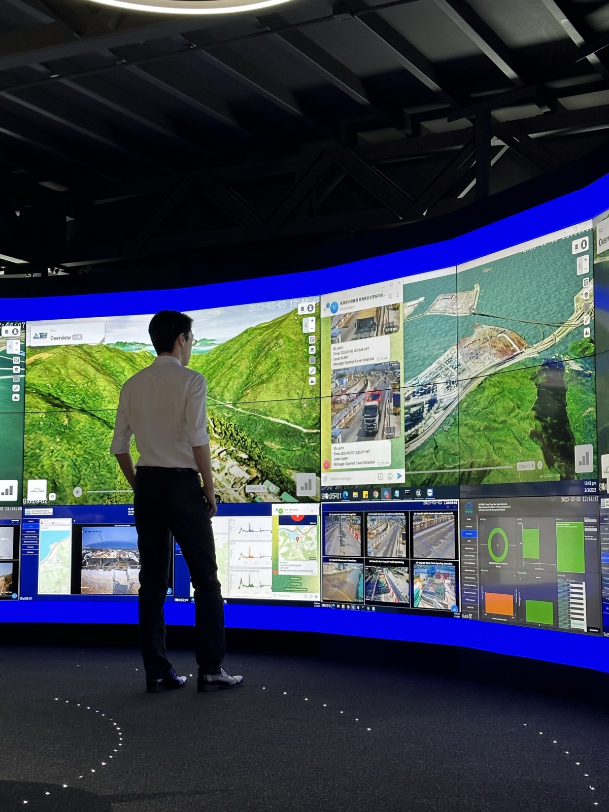 他最終決定離開並成立自己的公司,希望能證明自己的想法,決心成為建造業踏入數碼化的先驅。