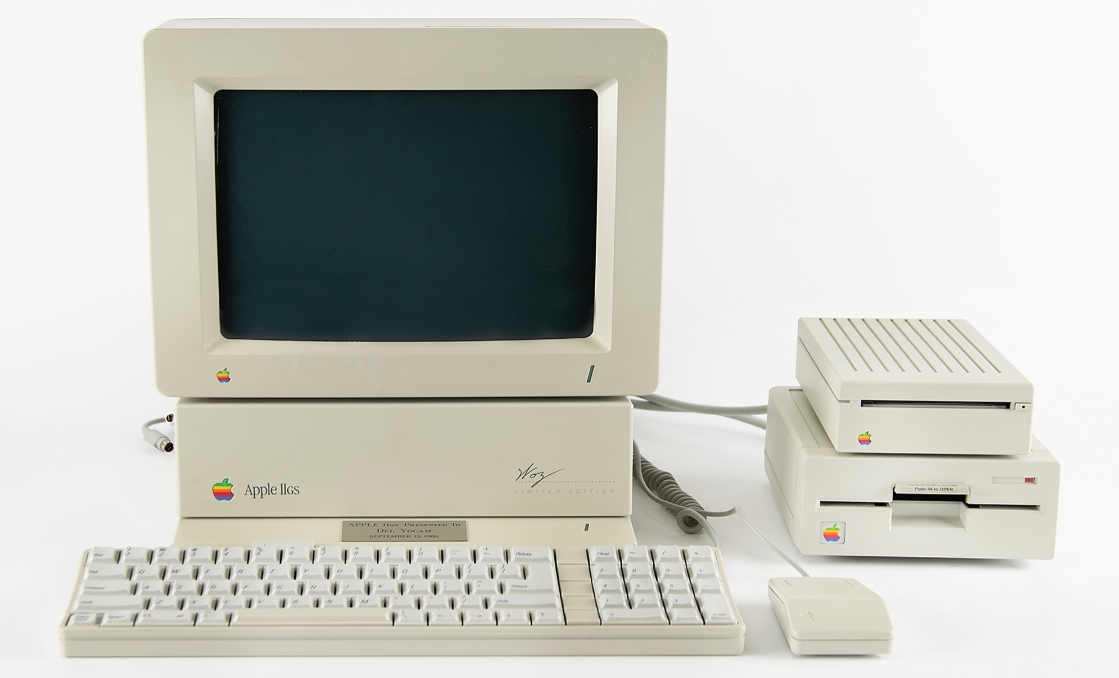 限量版沃兹（Woz）版本Apple IIg電腦以1,880美元（約1.48萬港元）成交。