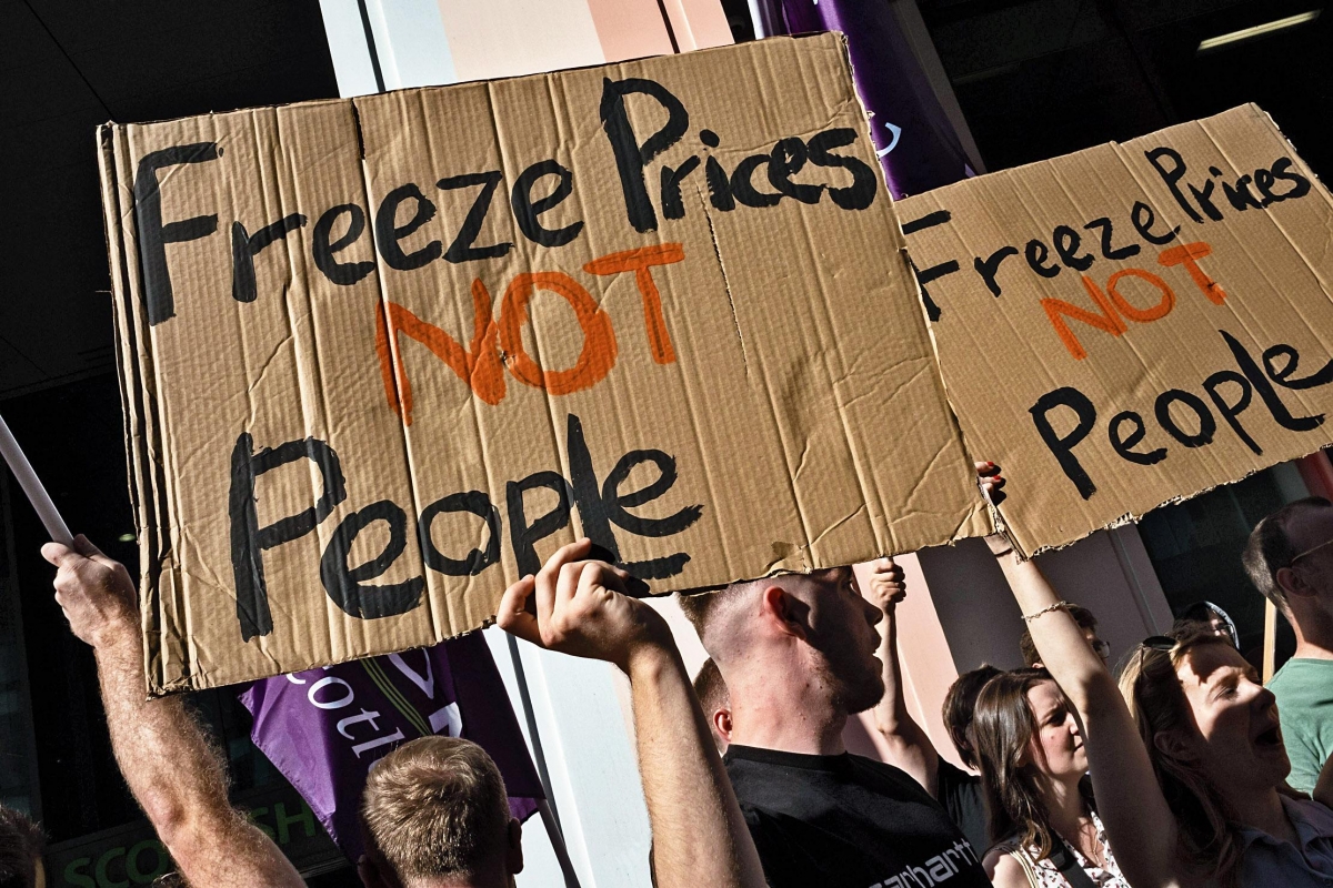 英國通貨膨脹導致物價飆漲，24間頂級大學院校學生不堪負重，衍生輟學念頭。