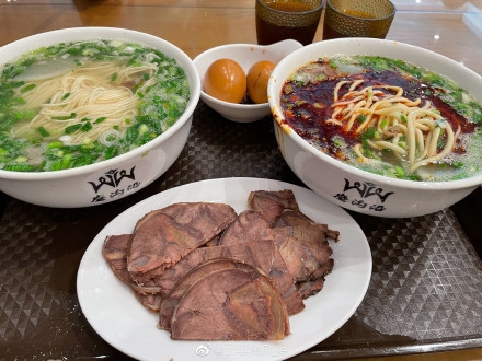 網民認為蘭州牛肉麵裏的牛肉片給太少,應為牛肉份量設立標準。