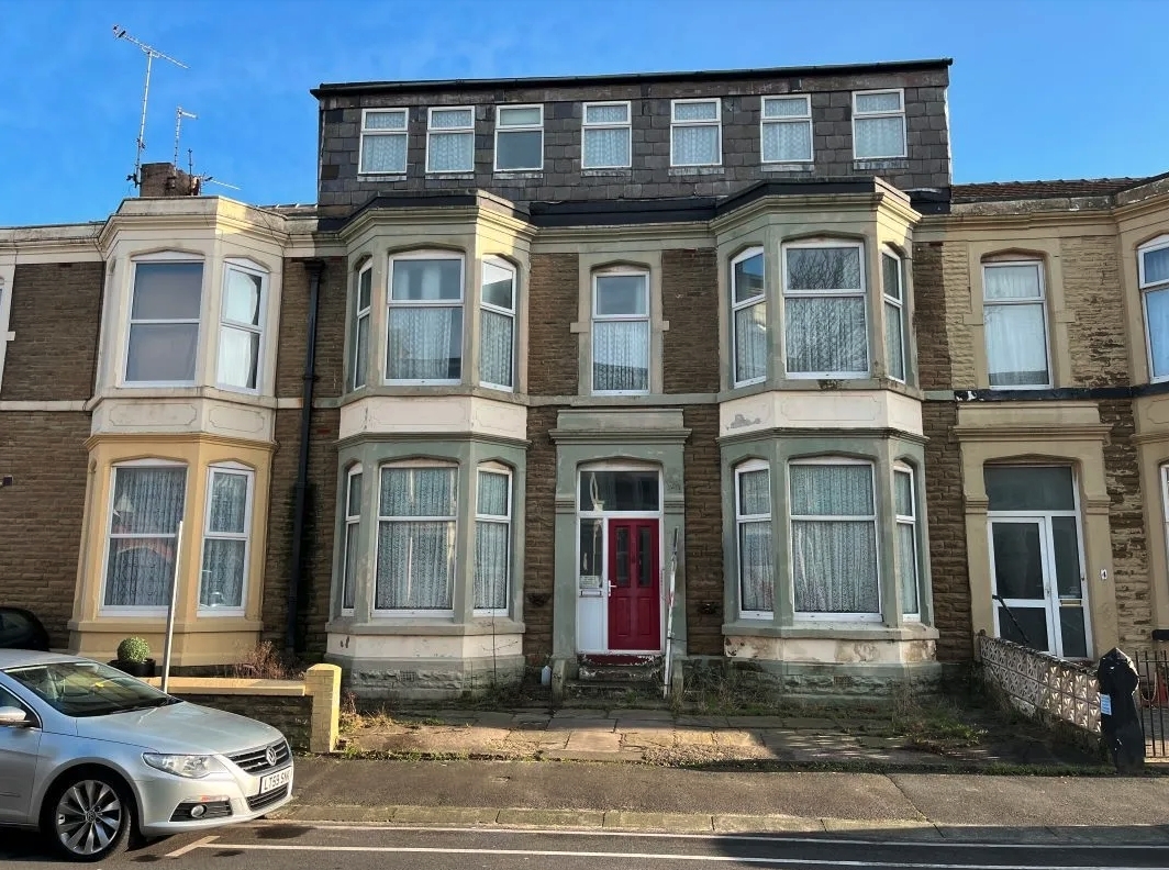 部份拍賣的房屋因業主無法負擔供樓貸款而被收回，淪為銀主盤形式推出拍賣，故近日銀主盤供應不斷上升。