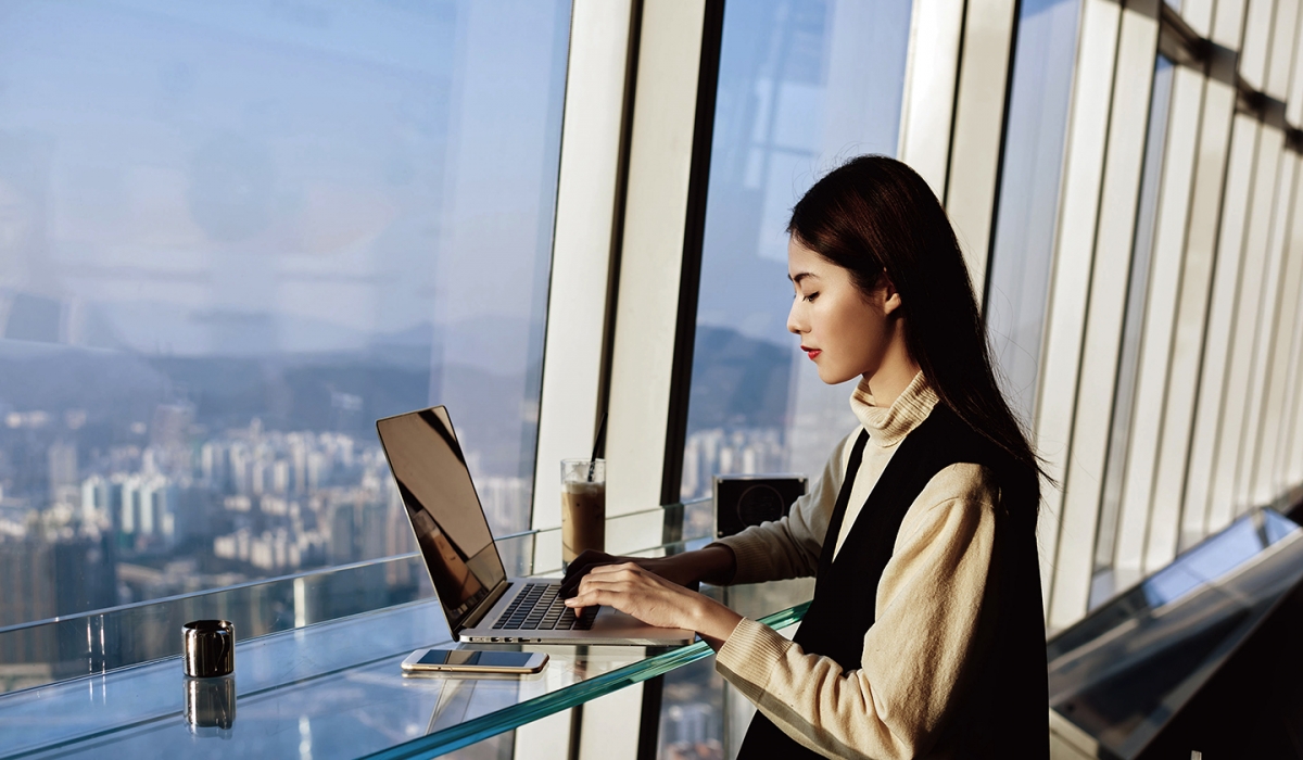 外貌較佳的員工在同職位及工作內容的情況下，收入普遍會比其他同事更高，特別是女性。