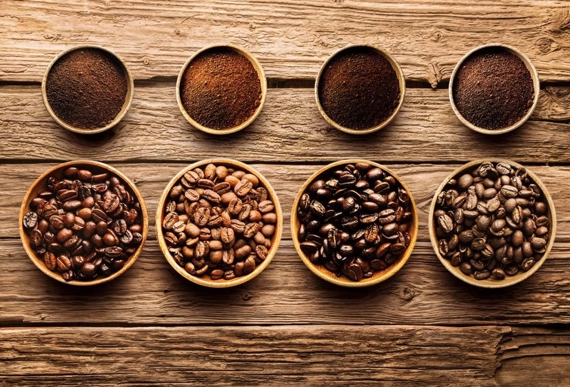 精品咖啡的咖啡豆通常須要在特定的地形、氣候以及土壤環境下種植，在咖啡果實採收後的不同處理過程也非常講究。