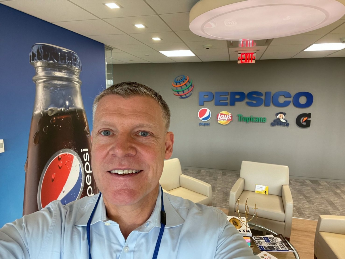 百事人力資源總監Ronald Schellekens表示，百事內部業務繁雜，涵蓋數十個市場與品牌，這些人會輪流至不同部門，如市場分析、供應鏈管理及銷售等學習及進行嚴格訓練，讓高潛力人才離開舒適圈，擴闊眼界及提升一己不足。