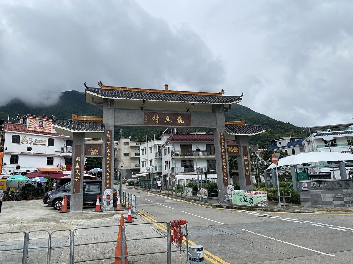 大埔龍尾村的村民日前舉行打齋儀式，望超渡亡魂。