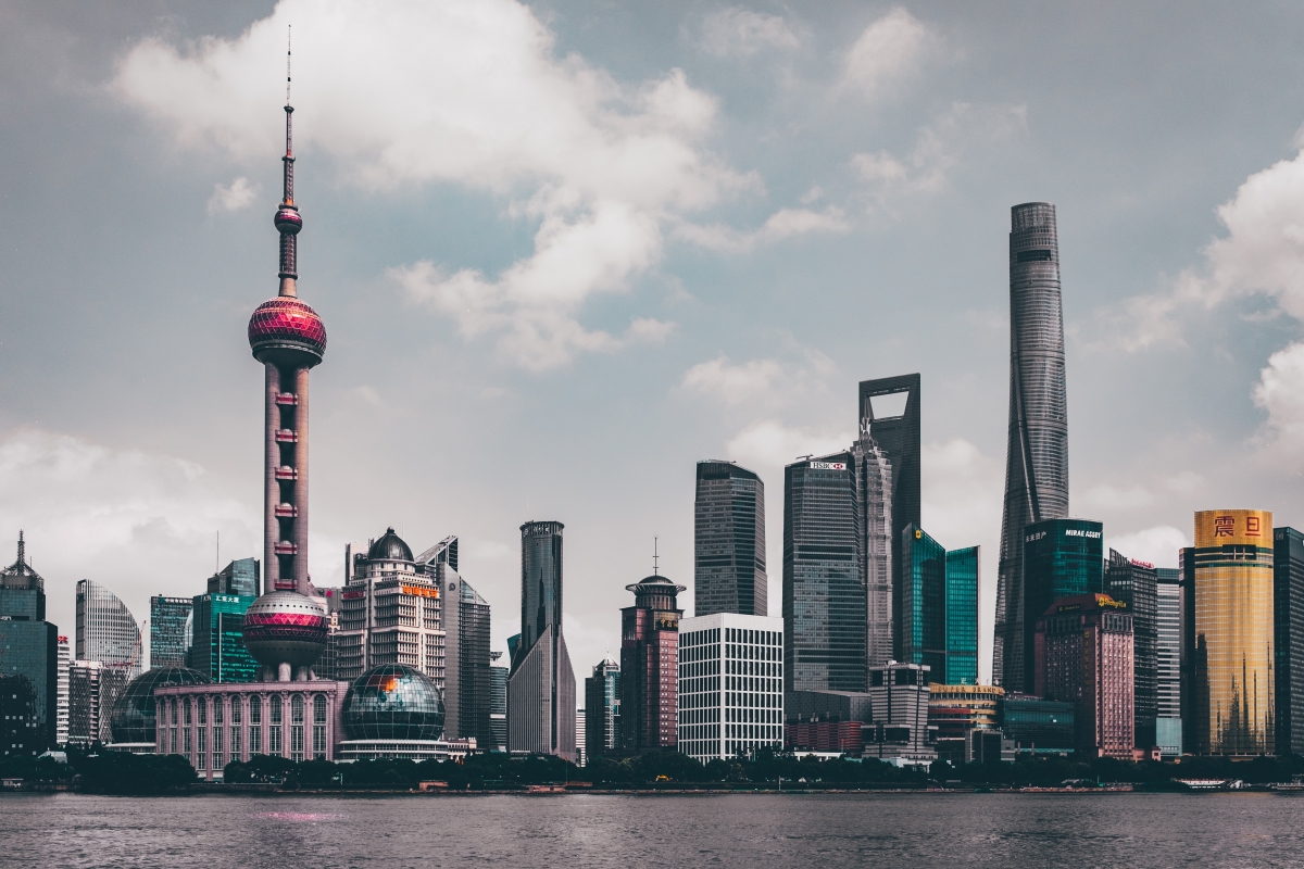 報道指,在中美監管壓力下,不少獲美國風投基金協助的中國初創,傾向開設矽谷銀行户口,然後著眼在美國開展公開募股(IPO)。