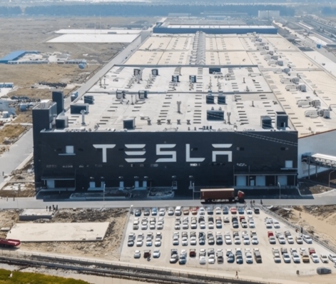 Tesla減價後銷量雖增,但仍不能用盡新廠產能,盈利遂下降。