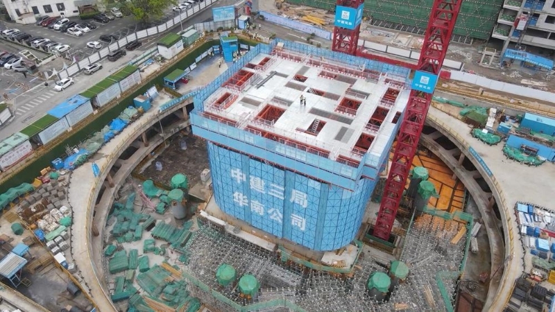 深圳65層高的現代辦公樓「灣區智慧廣場」引入新一代「空中造樓機」,可實現「五天一層樓」的施工速度。