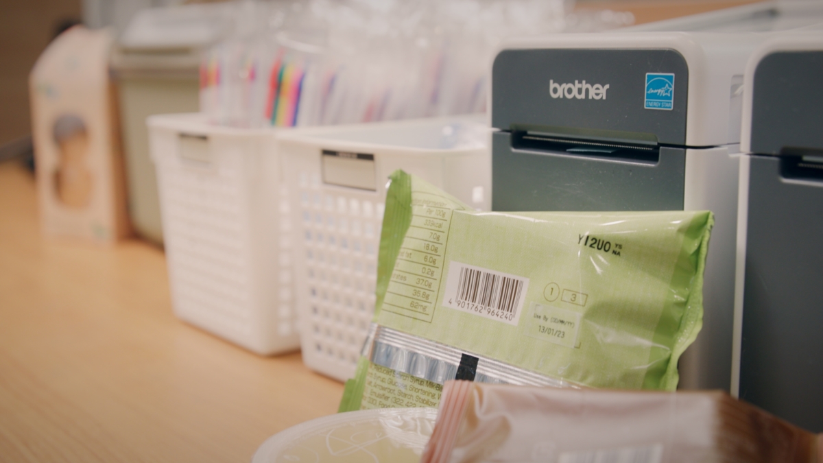 為了讓顧客品嚐到新鮮美味的甜品,Châteraisé在每件包裝甜品上都會貼上到由Brother標籤機打印出來的到期日食用標籤。