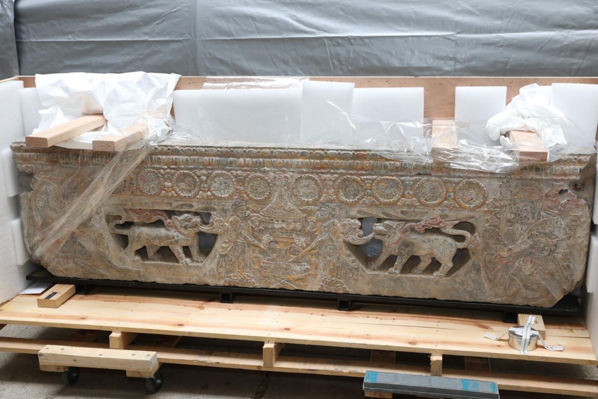 可追溯至中國北朝至唐代的圍屏石榻，估價350萬美元（約2745萬港元）。