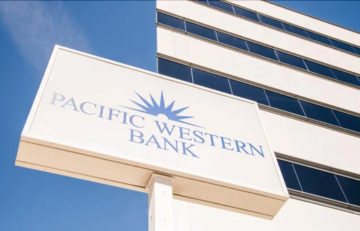 PacWest銀行股價連日暴跌，笈笈可危。