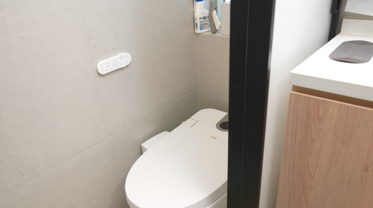 她透露當初決定把浴室改建時，須要把原來的廁所整個拆掉重新裝修，最終廁所比原積設計略大。