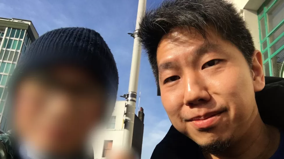 BBC特派記者假扮孕婦與假爸爸Andrew(右)會面,後者事成後將獲得8000英鎊的酬勞。