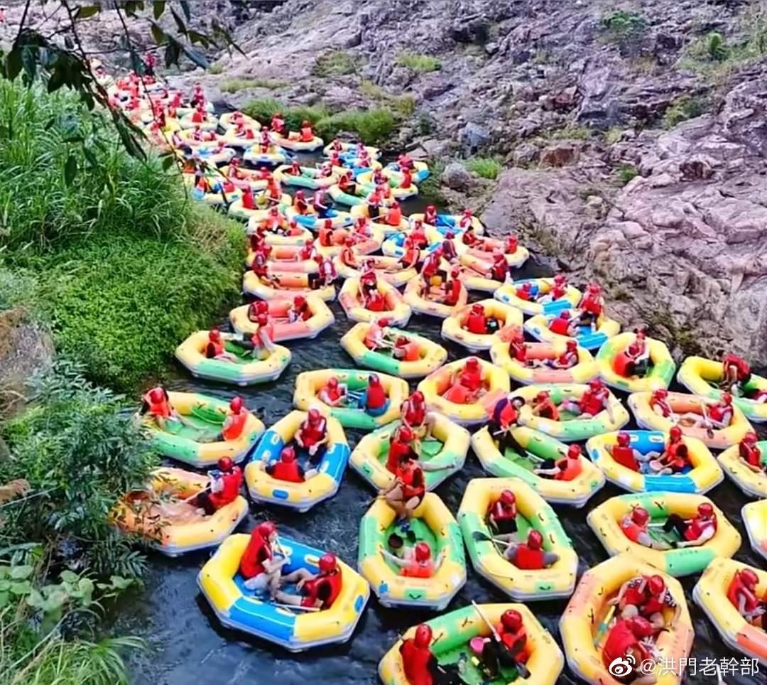 海南五指山紅峽谷漂流河段出現「堵船」情形，漂流船變成碰碰船。