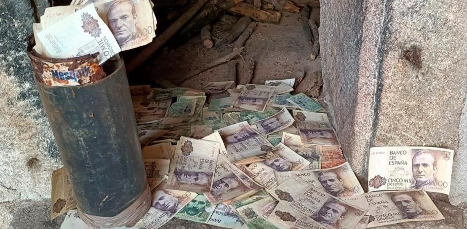 男子尋獲的鈔票大多是不再流通的比賽塔(peseta),目前已無法再進行兌換。