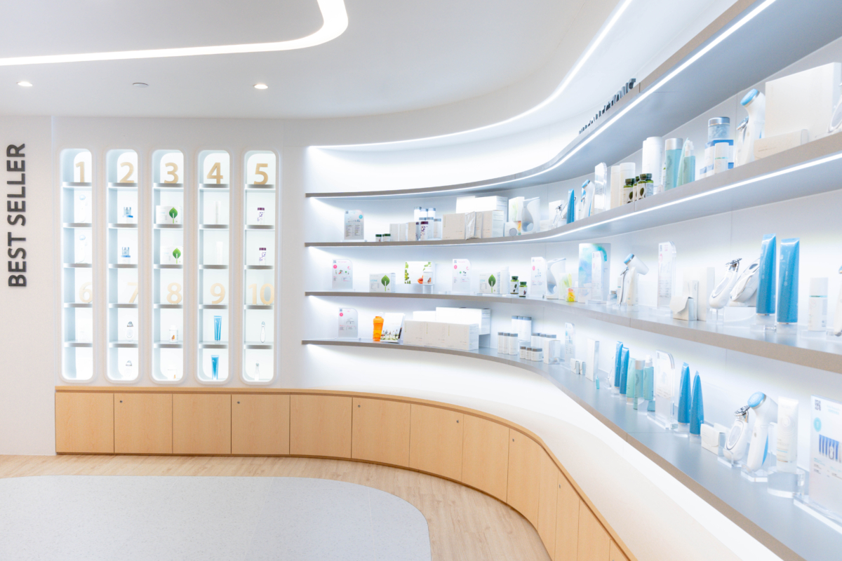 如新生活體驗館佔地超過13,000 呎,顧客可在不同專區,體驗如新的美肌、健康產品。