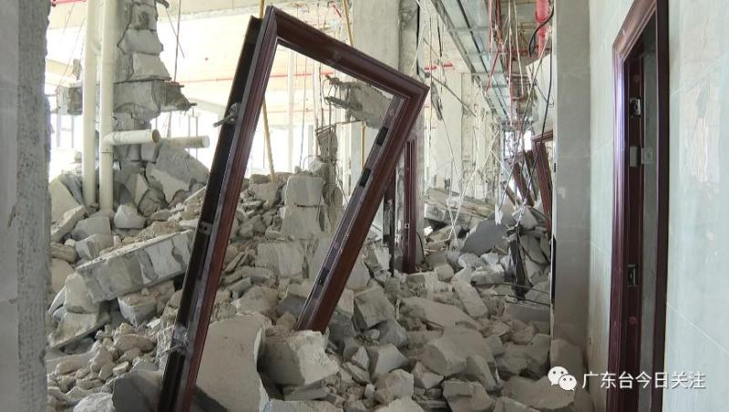 施工面積已達700平方米,超過需要辦理施工許可的範疇,業主因此涉嫌擅自施工,違反建築法規,將送往市城管局依法處置。