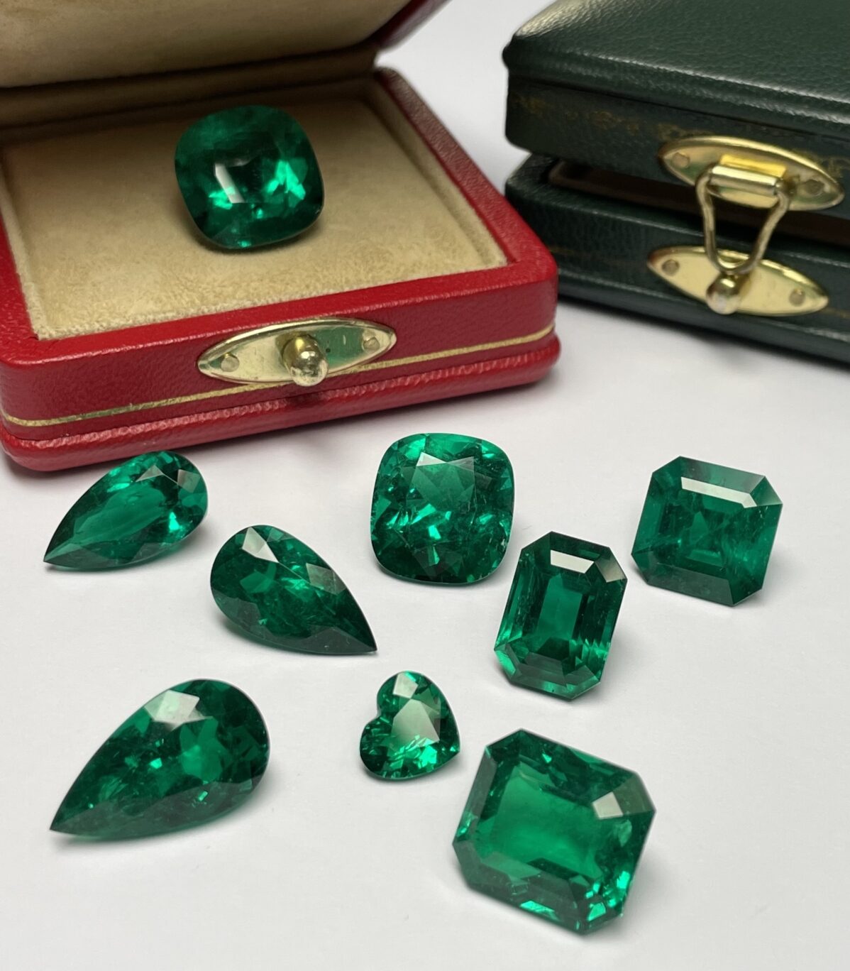 擁有70多年經驗的EMCO Gem，直接從礦場搜羅優質的哥倫比亞祖母綠