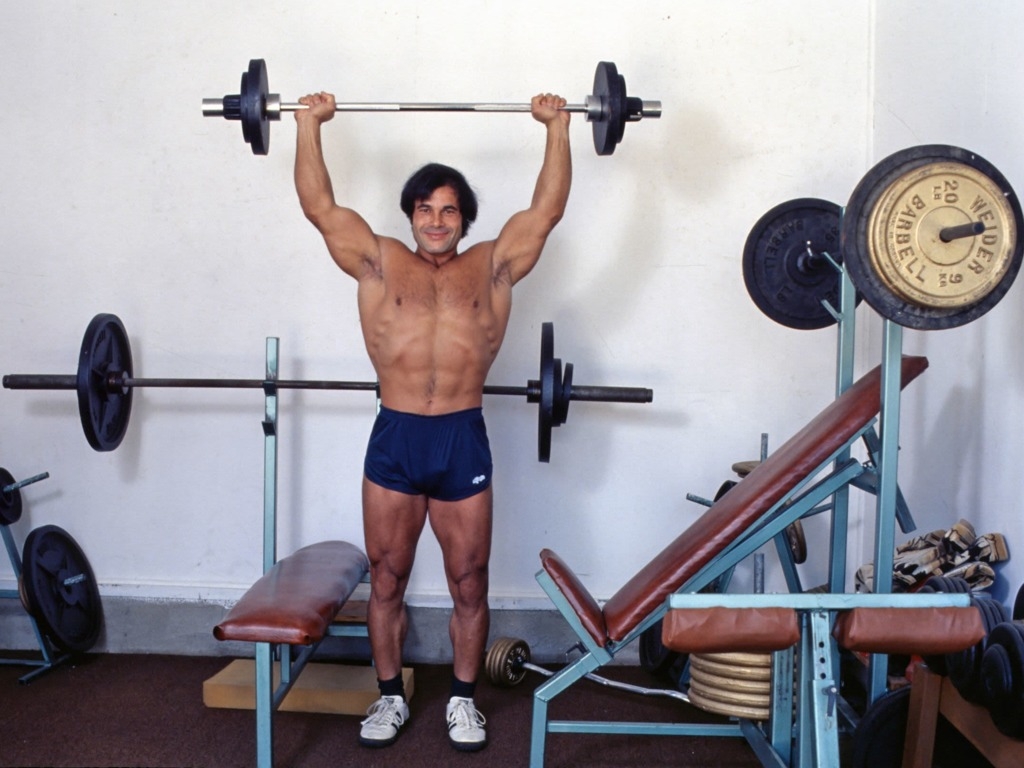 Franco Columbu曾兩度奪得奧林匹克先生稱號,並於2019年意外去世,享年78歲。