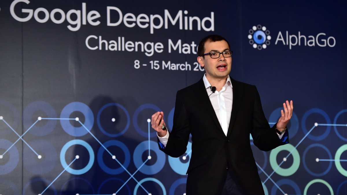 Google DeepMind正在開發類GPT-4的AI聊天機器人,只不過結合了能強化學系的AlphaGo,能力將超越目前最強的GPT-4。