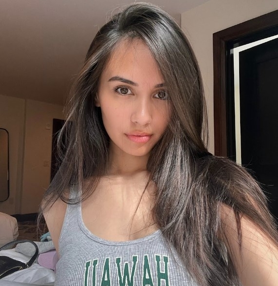 上一個推出自身形象AI聊天機器人的網紅Caryn Marjorie推出的「Caryn.AI」大獲成功，讓她在一週內賺進7萬1610美元（約56.2萬港元）。