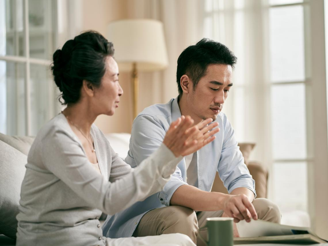 男子辭去2萬月薪工作回家照顧父母,每月從父母退休金内領5,500元零花錢作補貼。