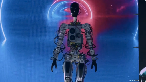 Musk指出未來 Optimus 可使用與特斯拉相同的先進駕駛輔助系統來完成更複雜的任務。