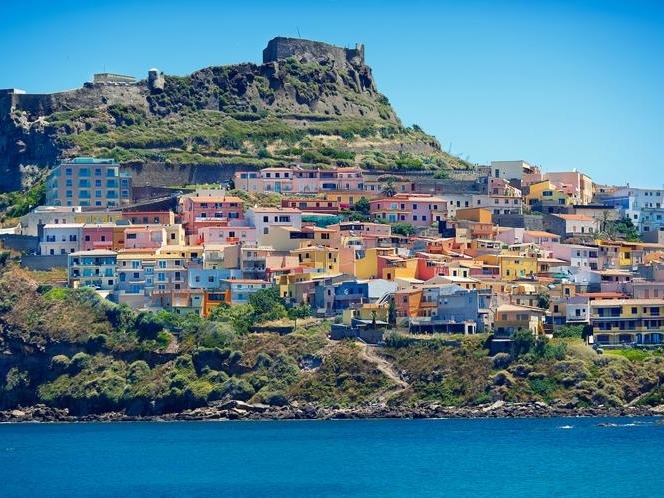 月租1歐元項目的發起地風景優美,人口僅約1300人,是阿諾舒華辛力加好友Franco Columbu的出生地。