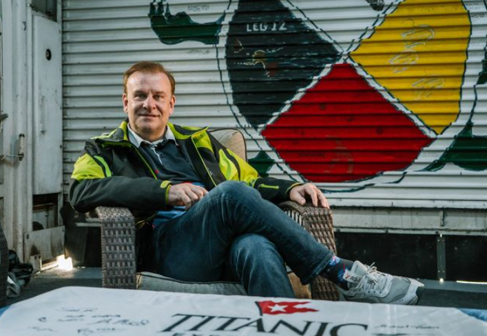 英國億萬富豪哈定(Hamish Harding)在内的5人所搭乘的潛艇下潛約2小時後失聯,至今還未被尋獲。