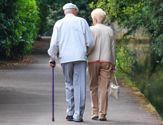 70歲男子與妻子砸下3,000萬日圓(約166.5萬港元)搬進一家高級養老院,沒想到最後養老院經營不善倒閉,經營者捲錢跑路。