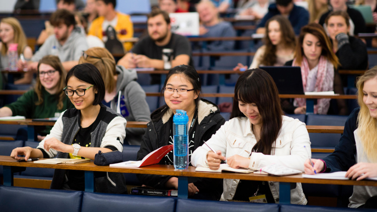 英國大學每5英鎊（約51港元）的收入，就有1英鎊（約10港元）來自國際生。