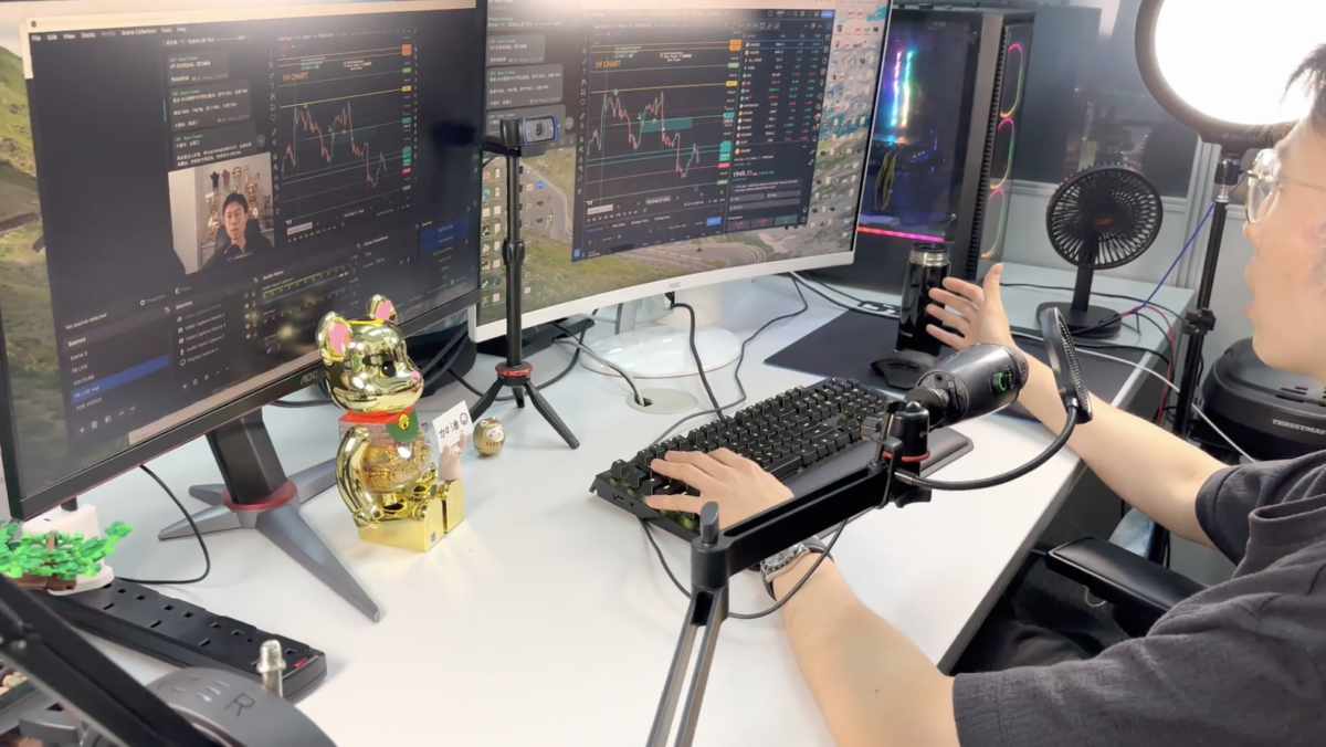 Henry於直播時除了以圖表分析應該作的投資決定外,也要導正學生的投資心態