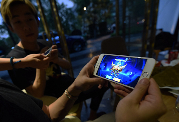 報告顯示,上一次寒假限玩禁令讓70%以上未成年人玩遊戲的時長得到控制,超過86%家長對此新規表示滿意。