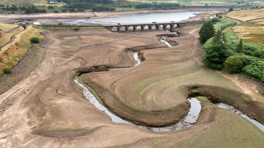 歐洲多地出現乾旱,當地政府因此設定高昂水費,呼籲民眾負責任地用水。