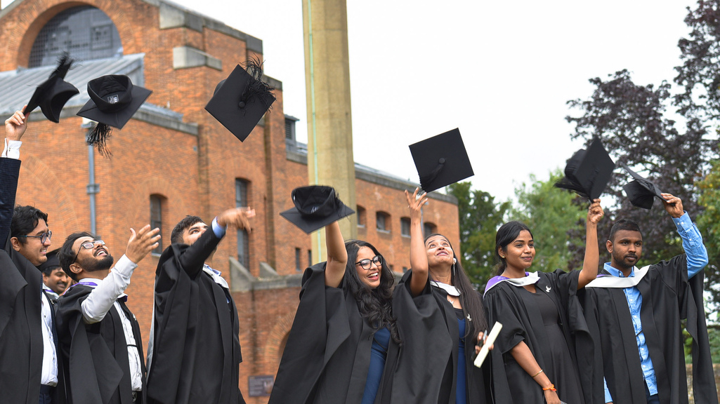 英國大學中以研究生為主的國際生人數有4分之1來自中國，人數增幅最大的國際生則分別來自印度與尼日利亞。