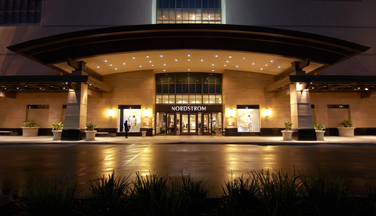 洛杉磯Nordstorm於當地時間12日下午4點被劫,損失金額高達78萬港元。