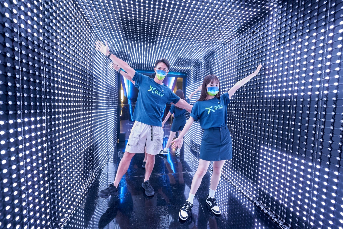 藝術裝置「數碼洞穴」,一秒踏入光與影的世界。