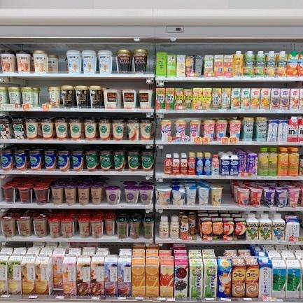 多數打工仔平時不敢外食,休假不去旅行,甚至連超商的罐裝飲料都不敢買。