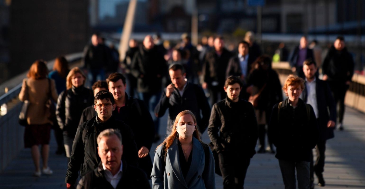 英國全職員工的平均年薪為3.3萬英鎊(約33.1萬港元),這與富時100企業CEO的年薪中位數相差了118倍。