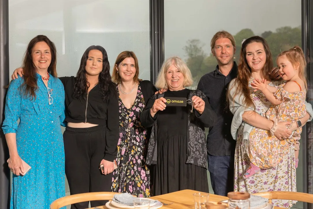 不過,瓊・史密斯還是決定以當時獲得豪宅的估價出售豪宅,以改善子孫的生活。