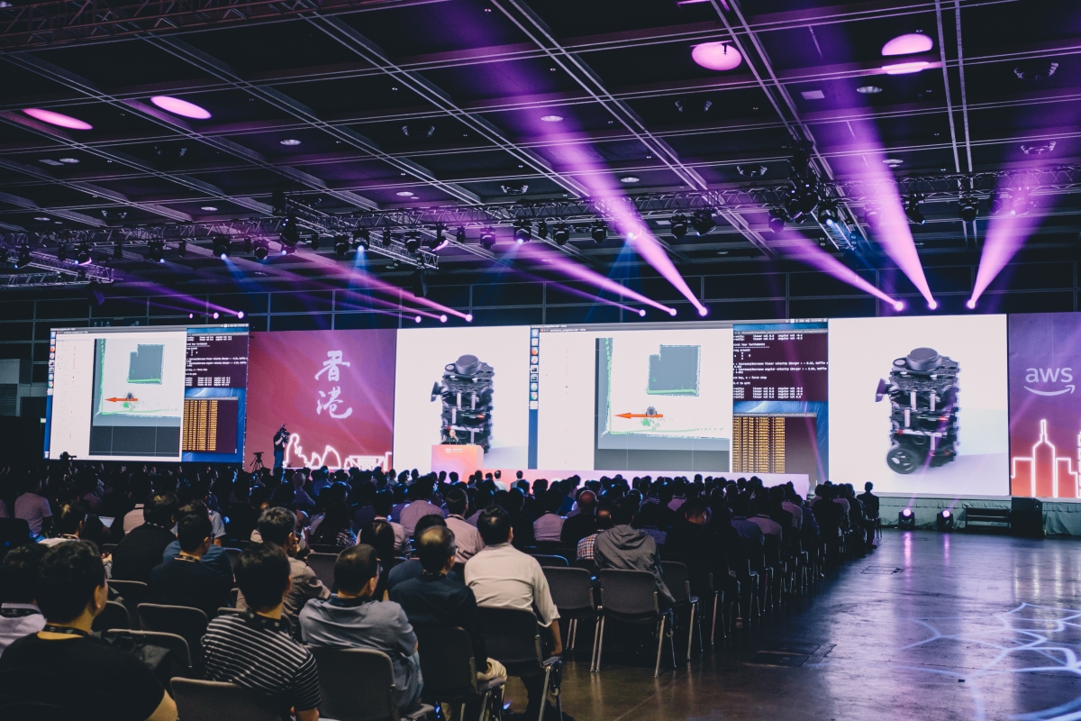 AWS Summit Hong Kong聚集眾多機構、中小企、初創和有興趣學習雲端的人士,互相交流,並學習 AWS 最新服務。