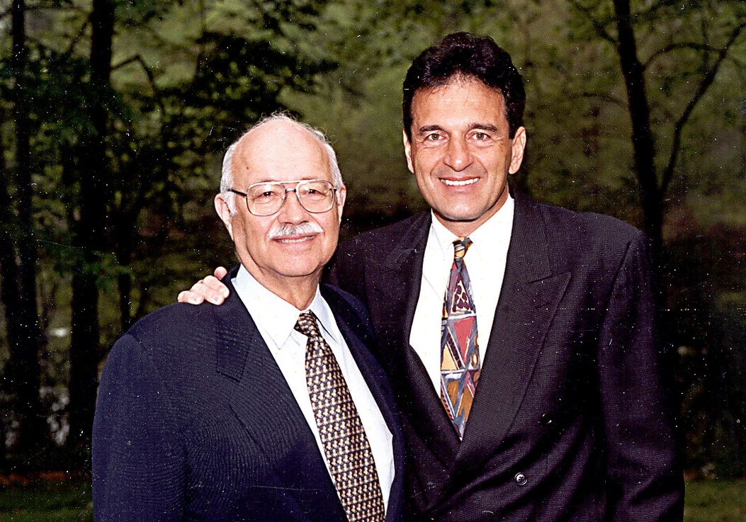 Subway的兩位創辦人Fred DeLuca及Peter Buck已分別於2015年及2021年逝世,其股權轉由妻兒繼承。