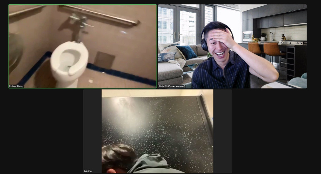 埃里克不得已下只能在廁所與客戶談生意。