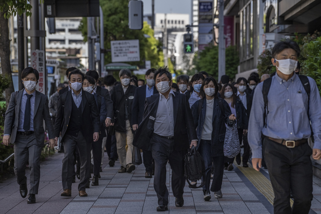 日本2021年的平均薪酬為443萬日圓(約24萬港元),相比過去10年有逐漸升高的趨勢。