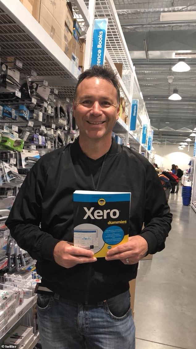 英尼斯認為任何人都能在入職後獲得相關知識與經驗,但這取決於他們謙虛的態度。