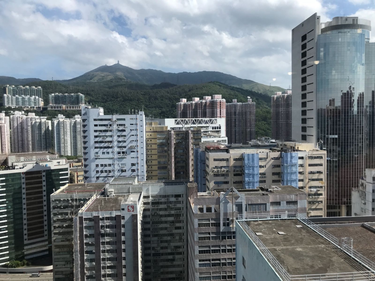 現在不少工廠大廈都有很多餐廳經營,例如長沙灣、觀塘和旺角。