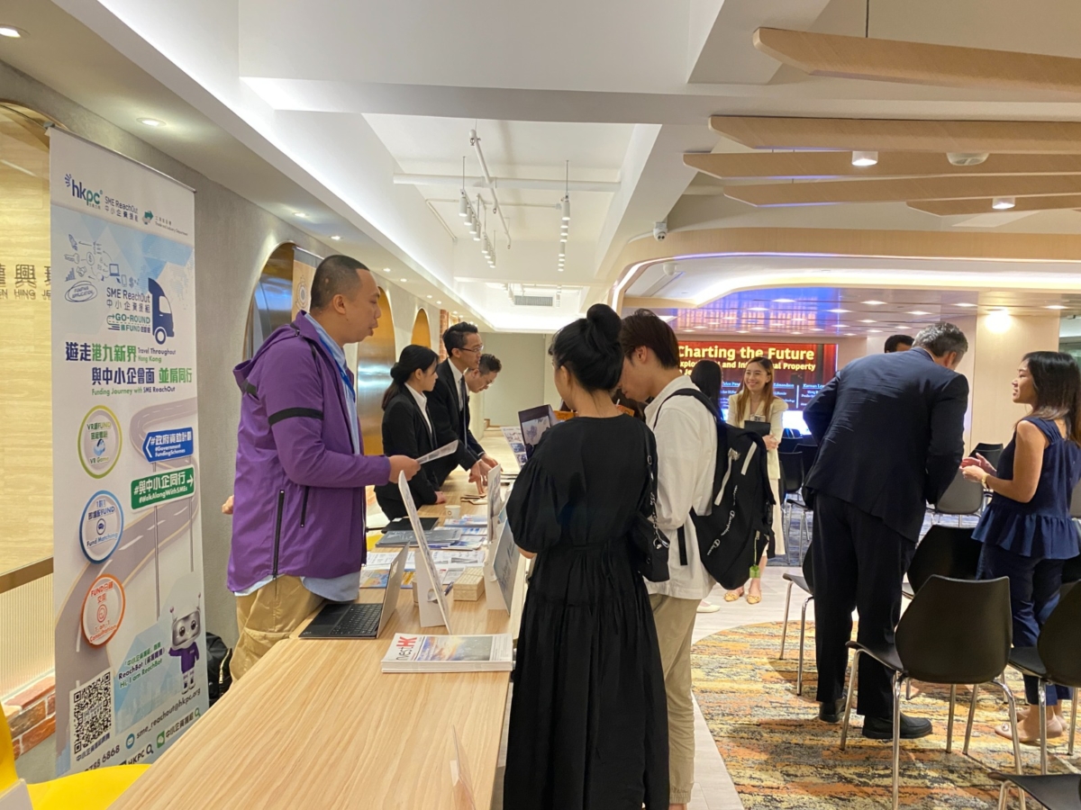 「中小企資援組」提供一對一免費諮詢服務，按照公司發展需要，配對合適的政府資助計劃