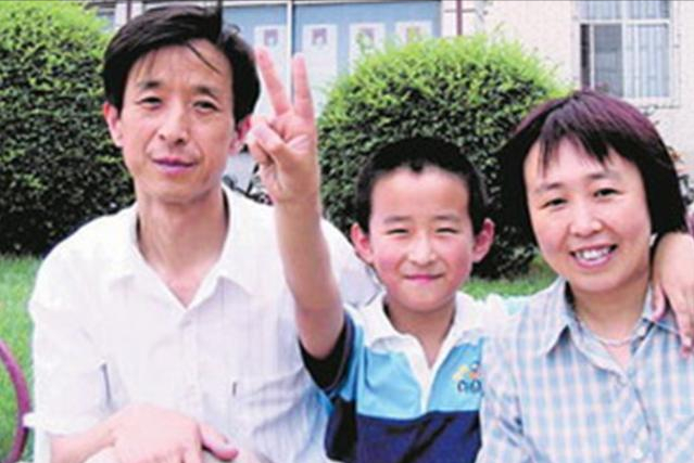 16歲時,張炘煬因要求父母為他在北京買房,而陷入爭議。