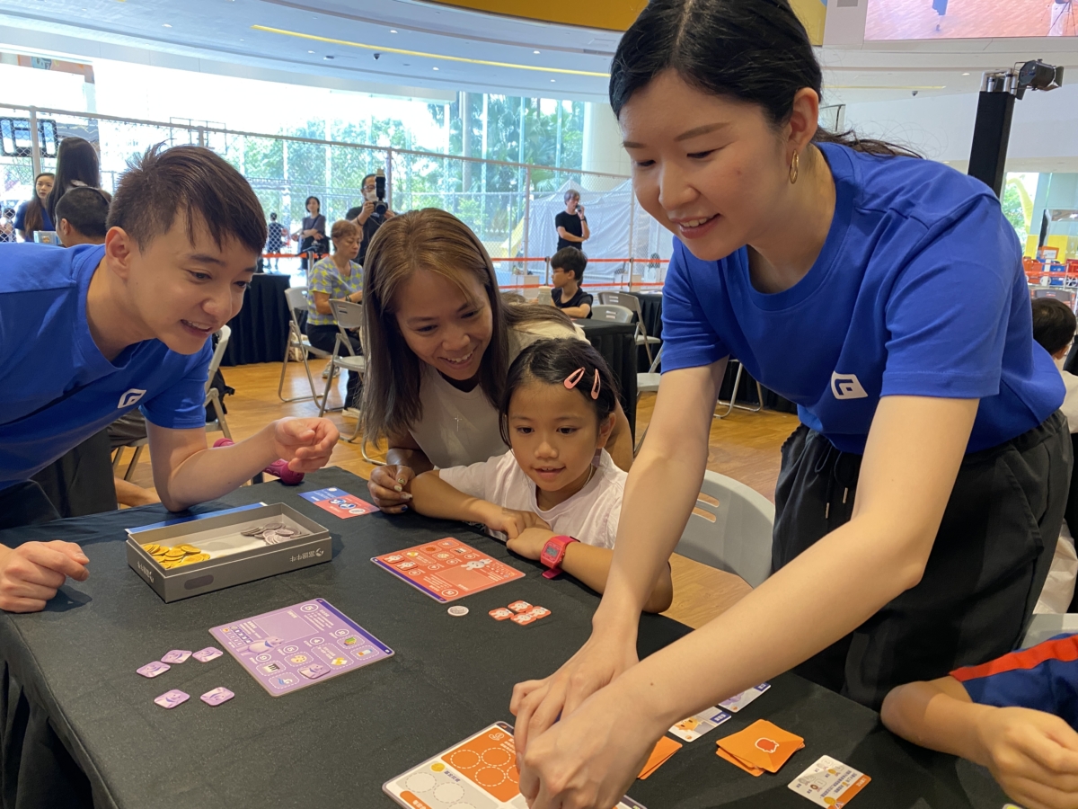 今日在荃灣愉景新城舉行的富途棋才遊戲試玩日吸引了不少家長及小朋友參加。