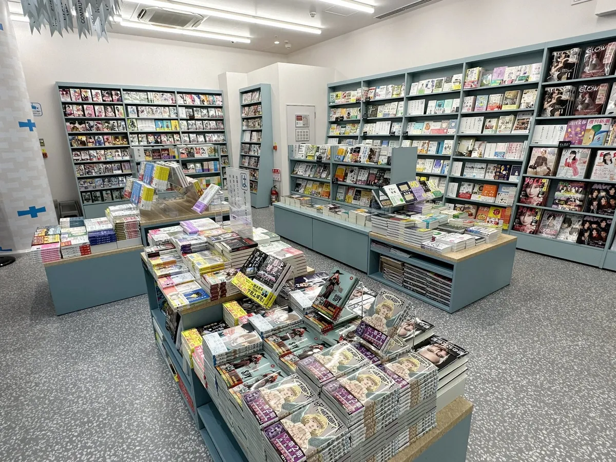 店内書籍種類繁多，主推有關商業或自我提升的4500本書籍，目標客戶群為2、30歲上班族。